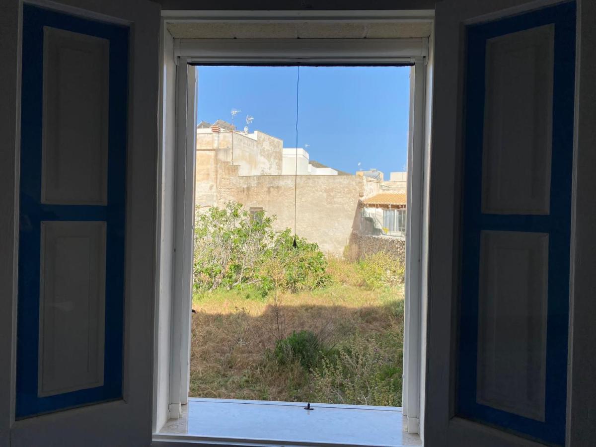 Appartamento { CASUZZA CURATOLO } 30 m dal centro. Favignana Esterno foto